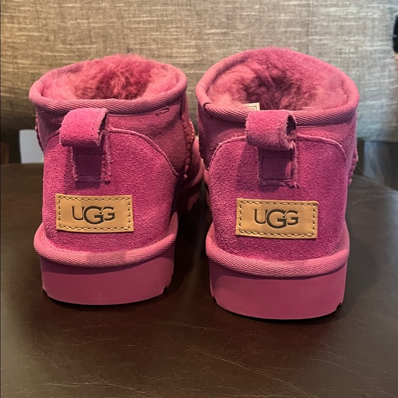 UGG Boots - Picture 1 of 7